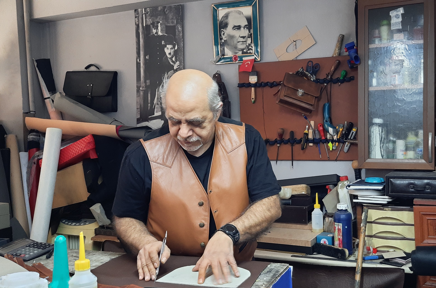 Ethically-made laptop handbag that supports fair trade practices by master artisans in Turkey