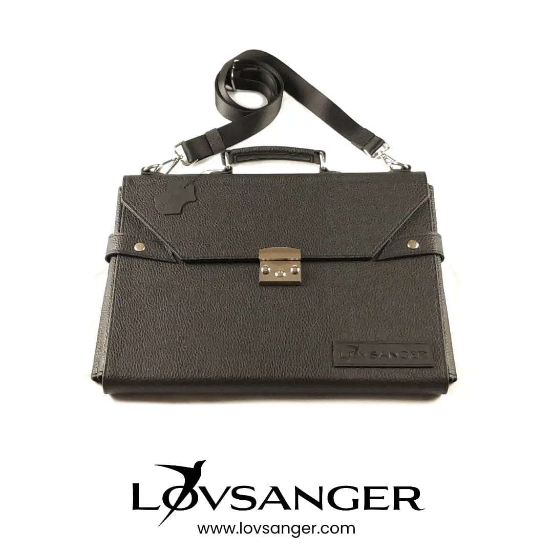 Luxury laptop bag for travelers and freelancers from the front